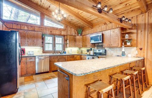 Massanutten House | Unique Treehouse Cabin Close to Massanutten Resort