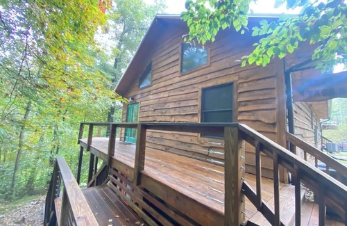 New Castle Cabin | Charming One Bedroom Apartment with Kitchen & Breakfast