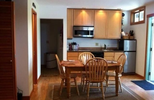 Friday Harbor Condo | Downtown Treehouse Suite - Near Ferry, Shops & Dining!