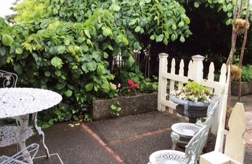 Friday Harbor Condo | Downtown Treehouse Suite - Near Ferry, Shops & Dining!