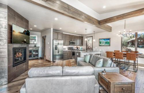 Wildernest House | Treehouse Village 323: Family-Friendly Fun with Pool & Hot Tub