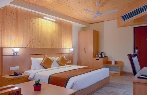 Gangtok Hotel | Relax at Treenz Hotel: 4-Star Comfort with Pool Access