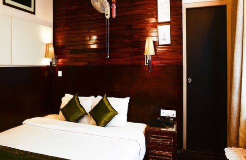 Kuthar Hotel | Budget-Friendly Treeoise Resort with Breakfast & Child Care