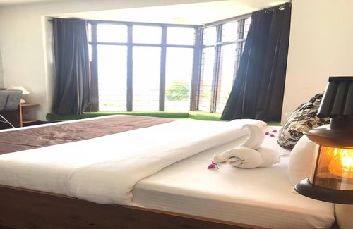 Kuthar Hotel | Budget-Friendly Treeoise Resort with Breakfast & Child Care