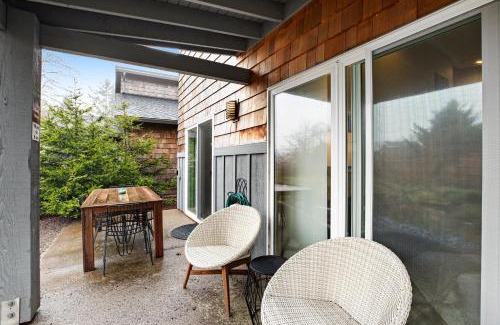 Rockaway Beach House | Experience Trees to Sea House: Family-Friendly Retreat