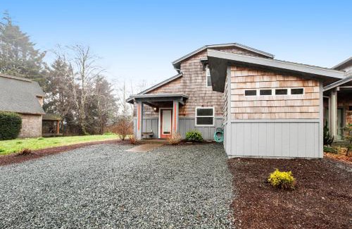 Rockaway Beach House | Experience Trees to Sea House: Family-Friendly Retreat