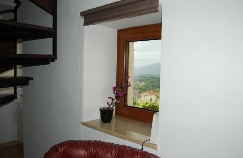 Longano Apartment | Modern TreeStay Apartment: Family-Friendly & Highly Rated