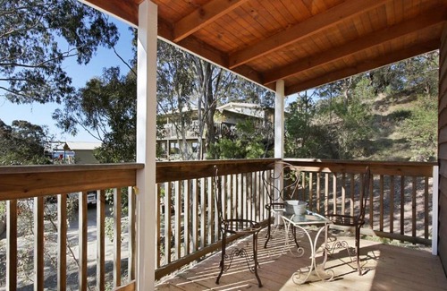 Metung House | Elevated Comfort at Treetop: Rated 9.7 by Guests