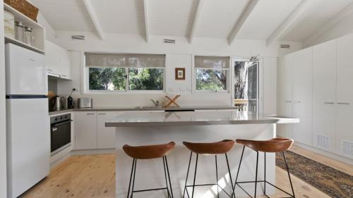 Metung House | Elevated Comfort at Treetop: Rated 9.7 by Guests