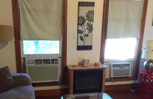 West Oak Hill Apartment | Treetop Cottage, 1BD/1BA 2nd story apartment--quiet and secluded