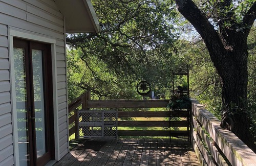 West Oak Hill Apartment | Treetop Cottage, 1BD/1BA 2nd story apartment--quiet and secluded