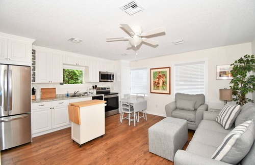 Mount Dora House | Idyllic Treetop Cottage Steps from Downtown with Ocean View