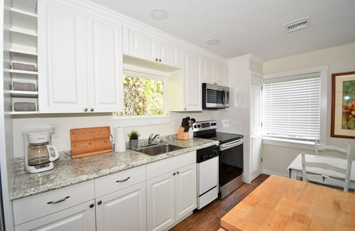 Mount Dora House | Idyllic Treetop Cottage Steps from Downtown with Ocean View