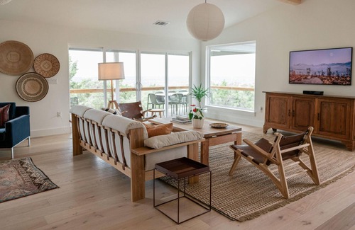 Dripping Springs House | TREETOP COVE - Endless Views