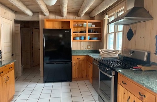 Tyringham House | Experience Treetop Hideaway in Tyringham - 10/10 Rated!