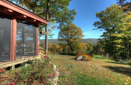 Tyringham House | Experience Treetop Hideaway in Tyringham - 10/10 Rated!