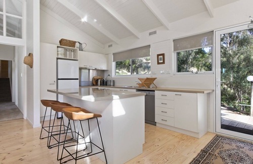 Metung House | Discover Treetop House at Metung with Scenic Lake Views