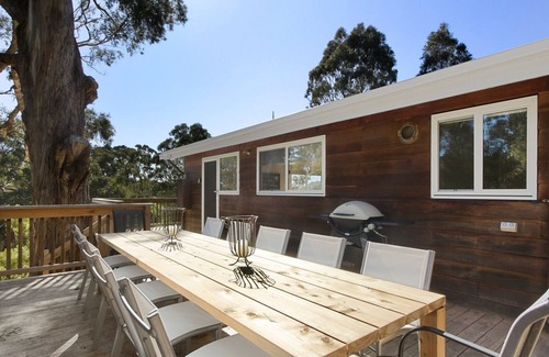 Metung House | Discover Treetop House at Metung with Scenic Lake Views