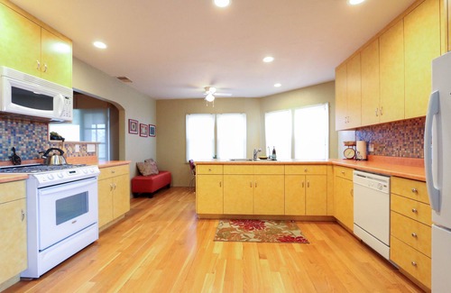Paso Robles House | Scenic Treetop Lodge: Breathtaking Views Near Downtown