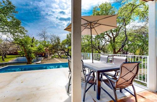 Kingsland House | Experience Treetop on LBJ: Family-Friendly with Pool Access