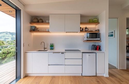 Akaroa House | Family-Friendly Treetop Retreat - Takamatua Holiday Home