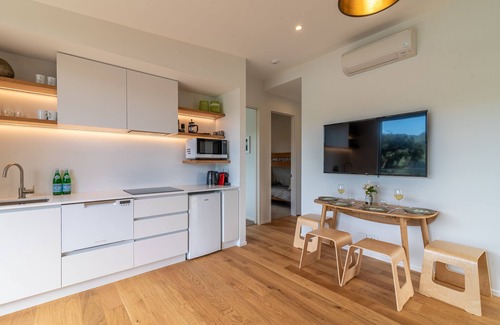 Akaroa House | Family-Friendly Treetop Retreat - Takamatua Holiday Home