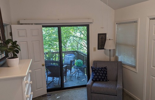Helen Villa | Exceptional Treetop Retreat: Pet-Friendly Haven