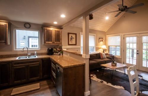 Center Point Cabin | Serene Treetop River Cabins with Spa & Family-Friendly Amenities