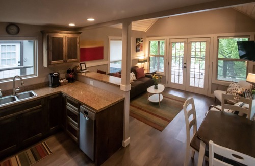 Center Point Cabin | Serene Treetop River Cabins with Spa & Family-Friendly Amenities