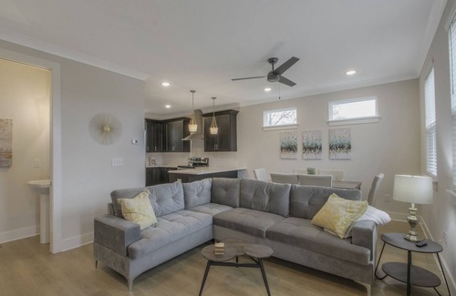 Talbot's Corner House | Experience Treetop Terrace: 10/10 Stay Near Downtown