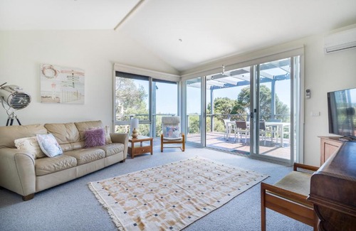 Tootgarook House | Treetop Tides - Scenic Tootgarook Coastal Getaway