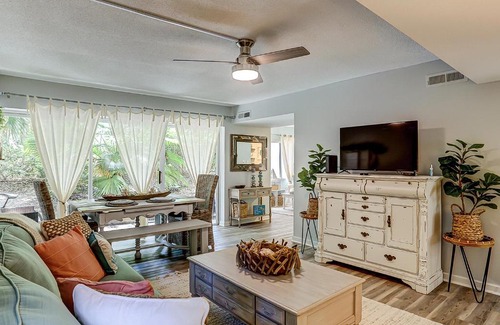 Hilton Head Island Hotel | Family-Friendly Retreat at Treetops 5701 with Pool Access