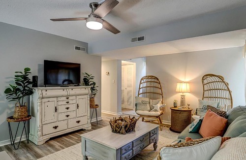 Hilton Head Island Hotel | Family-Friendly Retreat at Treetops 5701 with Pool Access