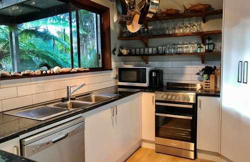 South Durras House | Experience Oceanfront Comfort at "Treetops" South Durras