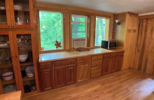 Highland  Vermillion County Cabin | Cozy Treetops Cabin in the Woods - Guest Rated 9.8/10!