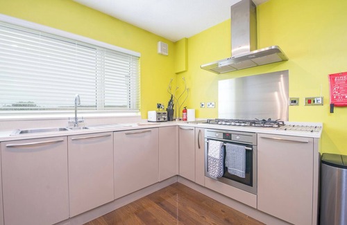 Lydstep Cottage | Family-Friendly Treetops Cottage in Lydstep, Sleeps 8
