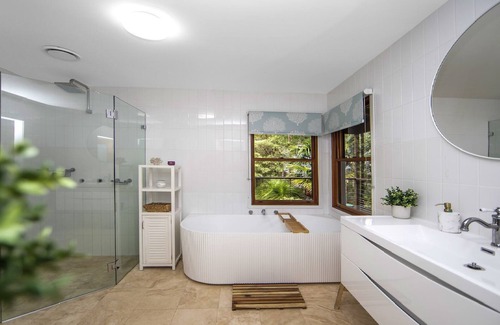 Pearl Beach House | Oceanfront Treetops Lodge at Pearl Beach - Guest Rated 9/10