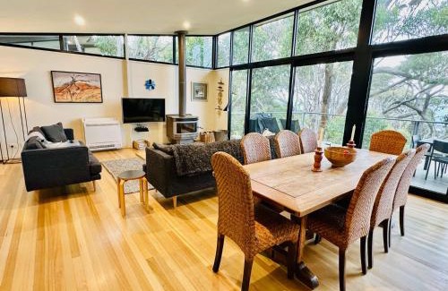 Skenes Creek House | Relax at Treetops Terrace 10 - Oceanfront Family Retreat