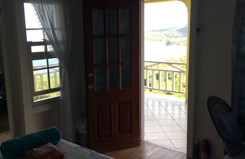 St. Patrick Bed & Breakfast | Cozy Treetops Villa Suite with Pool and Breakfast Included