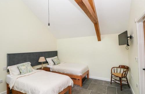 Monknash House | Pet-Friendly Retreat at Trefechan - 4 Star Rated Stay