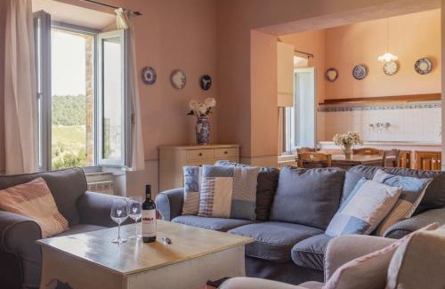 Castellina in Chianti Apartment | Discover Tregole: Oceanfront Retreat with Pool & High Ratings