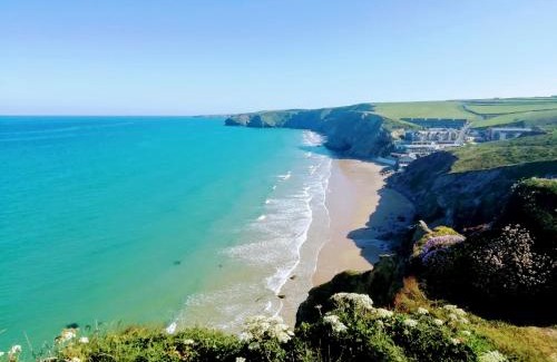 Newquay Villa | Explore Tregurrian Villas: Pet-Friendly 4-Star Retreat