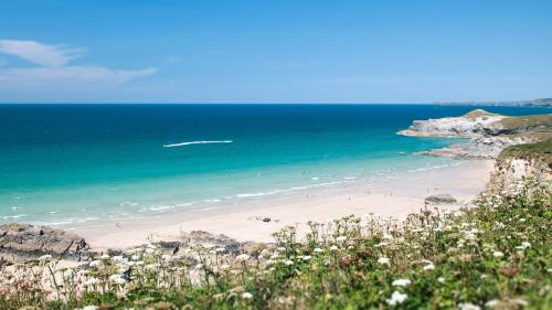 Newquay Villa | Explore Tregurrian Villas: Pet-Friendly 4-Star Retreat