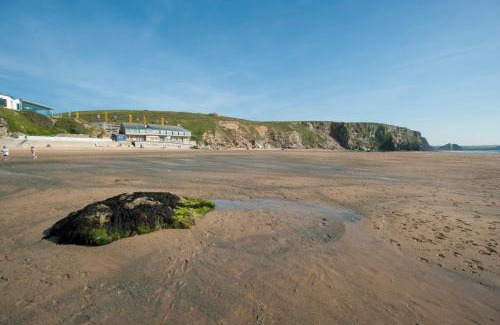Newquay Villa | Explore Tregurrian Villas: Pet-Friendly 4-Star Retreat