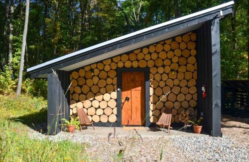 Lake George Hotel | Explore Trekker Treehouses: Pet-Friendly Oceanfront Retreat