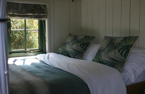 Otterham Other | Experience TREKLYS Shepherds Hut – Guest Rated 10/10