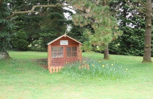 Bodmin Cottage | Discover Trelaze: Pet Friendly with Family Amenities