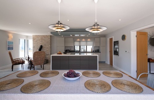 Rhosneigr House | Beachside Retreat at Trem Y Don - Perfect for Families
