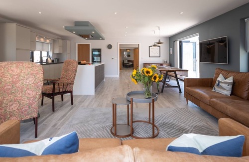 Rhosneigr House | Beachside Retreat at Trem Y Don - Perfect for Families