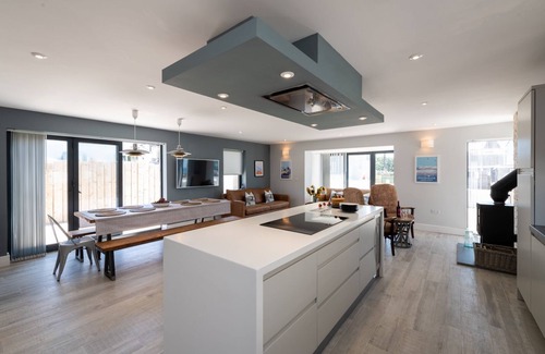 Rhosneigr House | Beachside Retreat at Trem Y Don - Perfect for Families